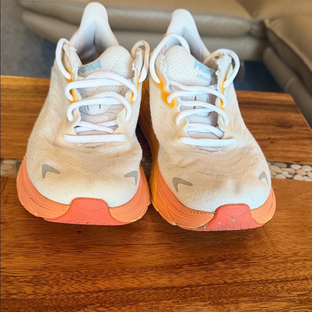 Hoka Arahi 6 size 7.5 Wide White and Peach Athletic Shoes - Picture 5 of 7